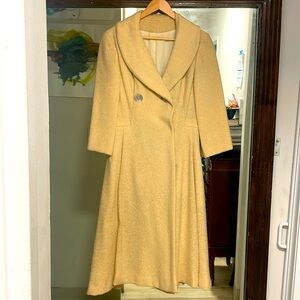 Vintage Ian Milstein coat from the’50s. Cream colored wool. Fully lined. NWOT.
